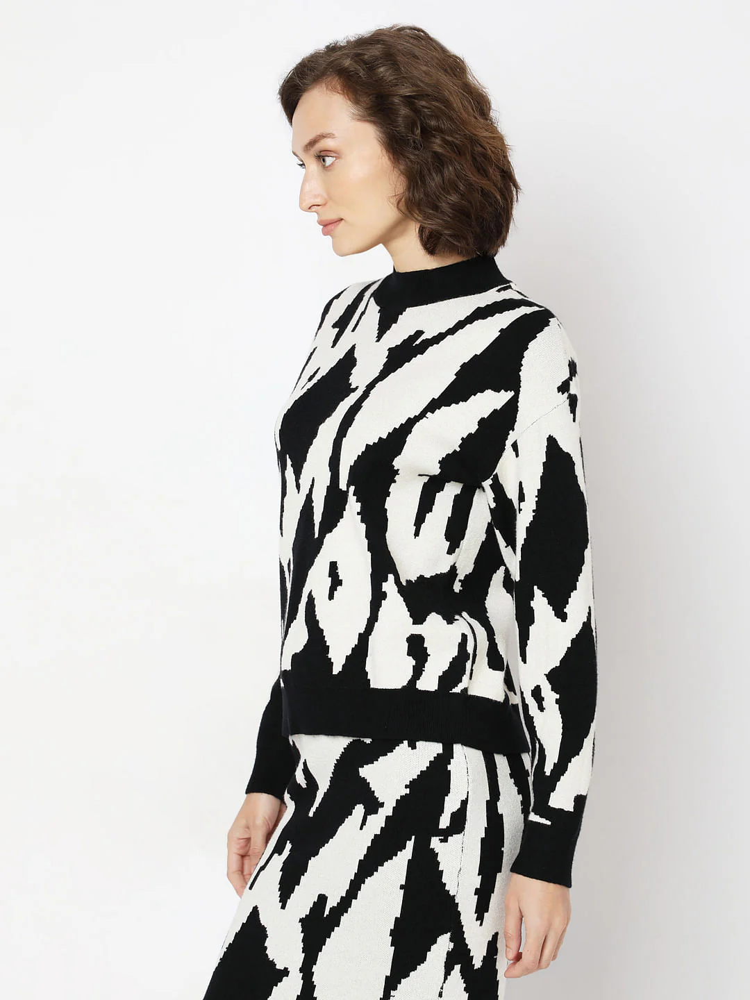 Monochrome High Neck Co-Ord Set Pullover - Image 3