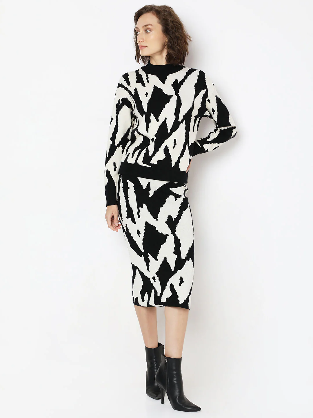 Monochrome High Neck Co-Ord Set Pullover - Image 5