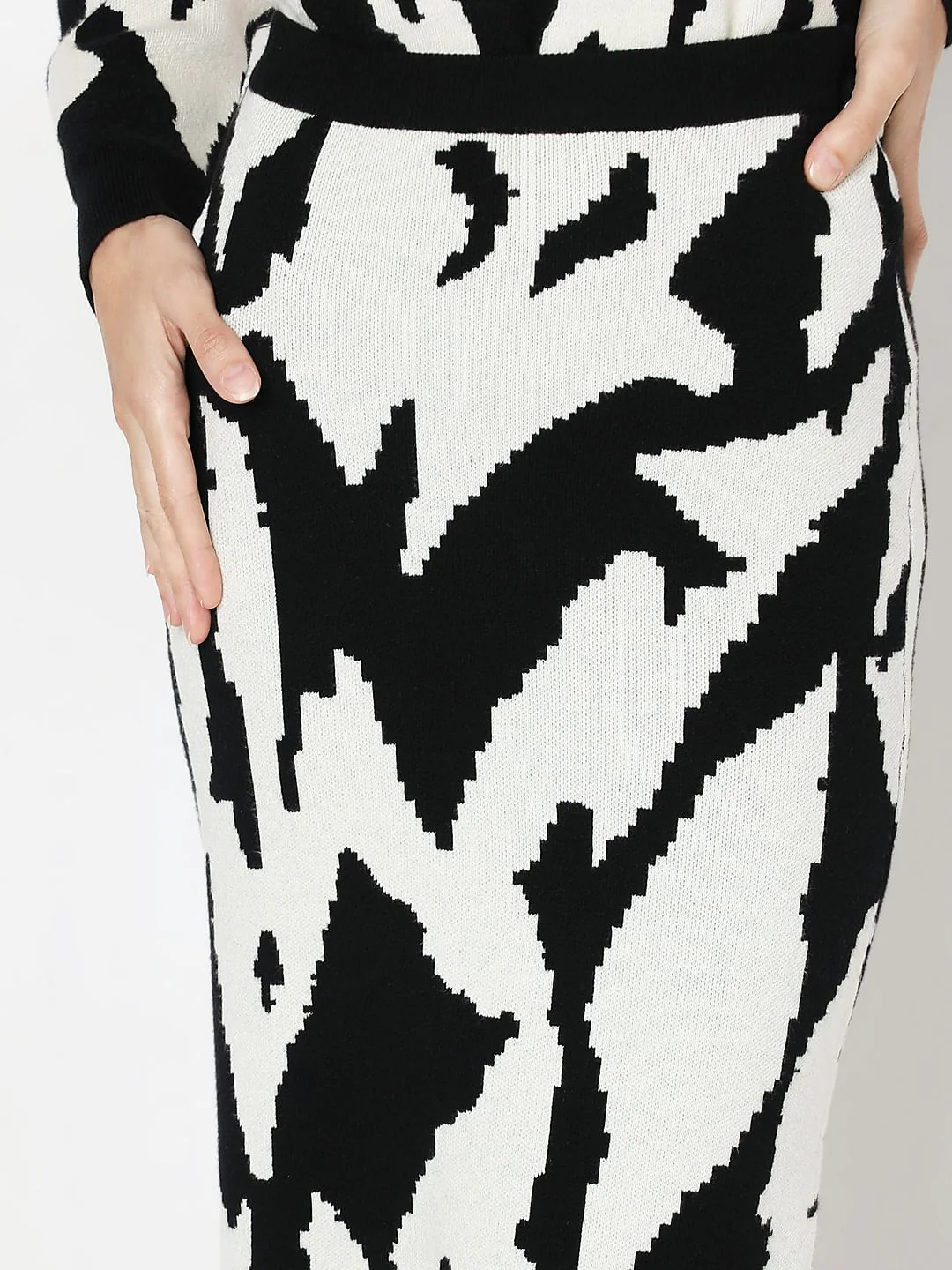 Monochrome High Rise Co-Ord Set Skirt - Image 6