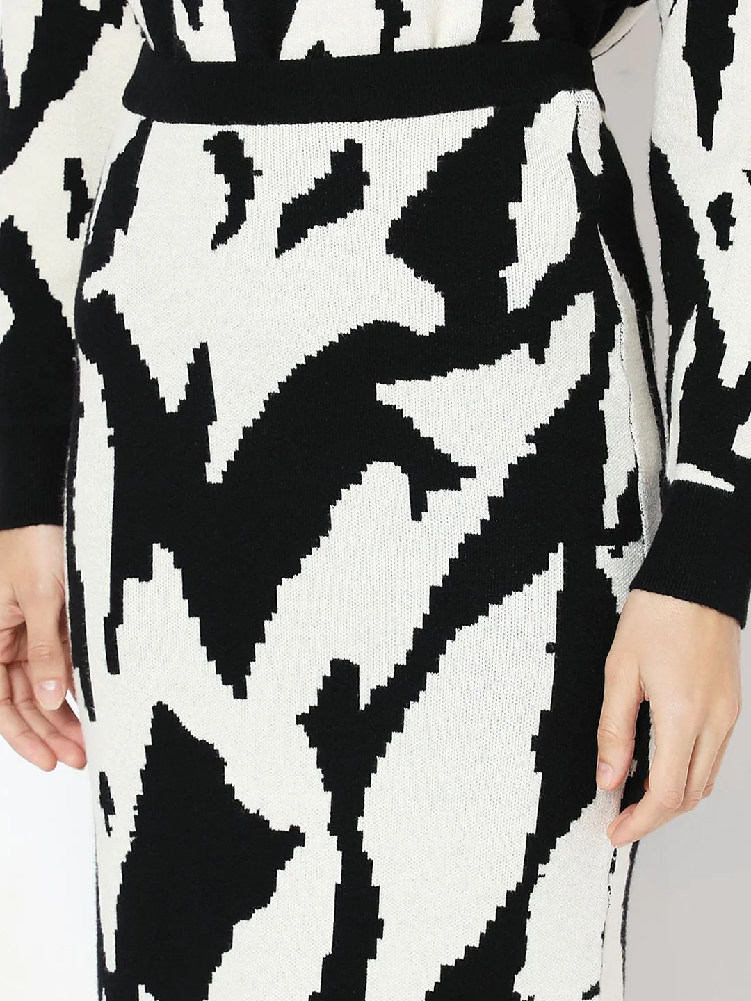 Monochrome High Rise Co-Ord Set Skirt - Image 8