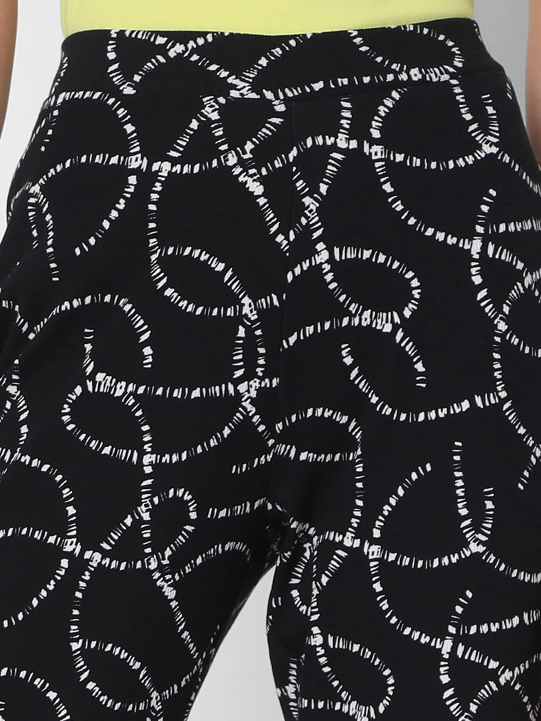 Black High Rise Printed Co-Ord Pants - Image 5