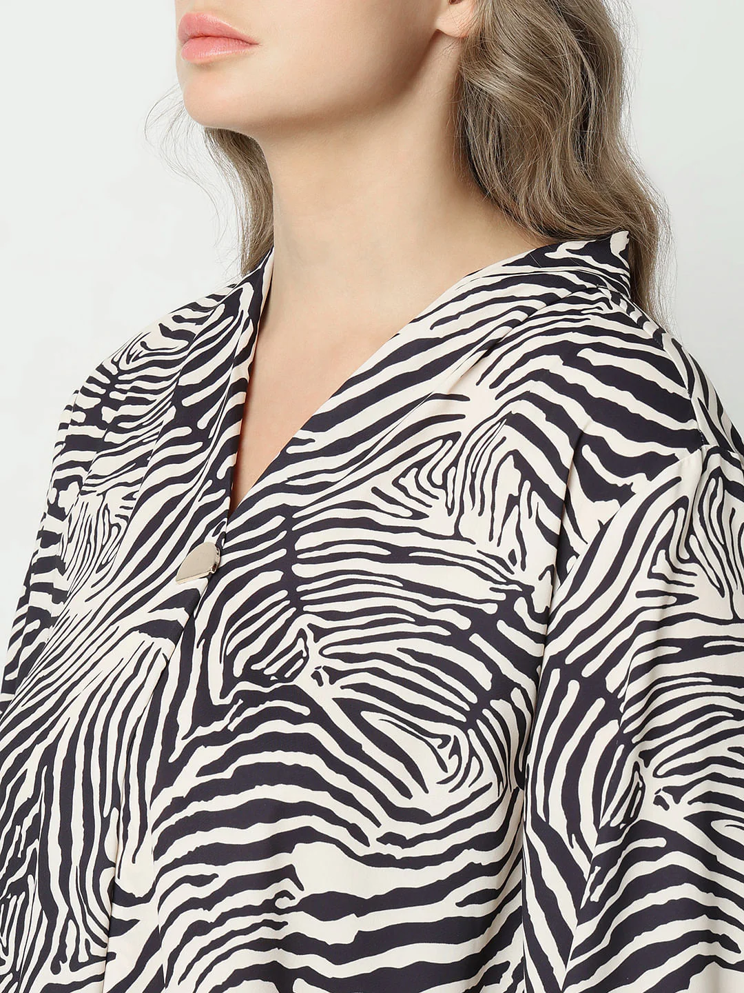 Curve Beige Printed Full Sleeves Top - Image 8