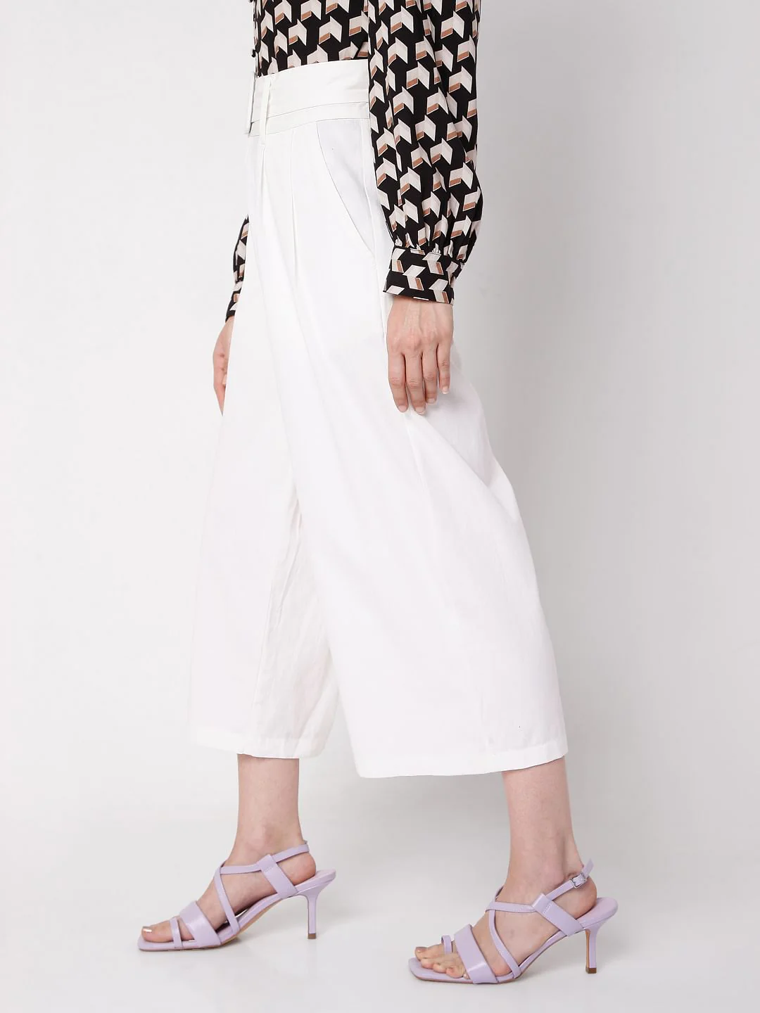 White Pants - Image 3