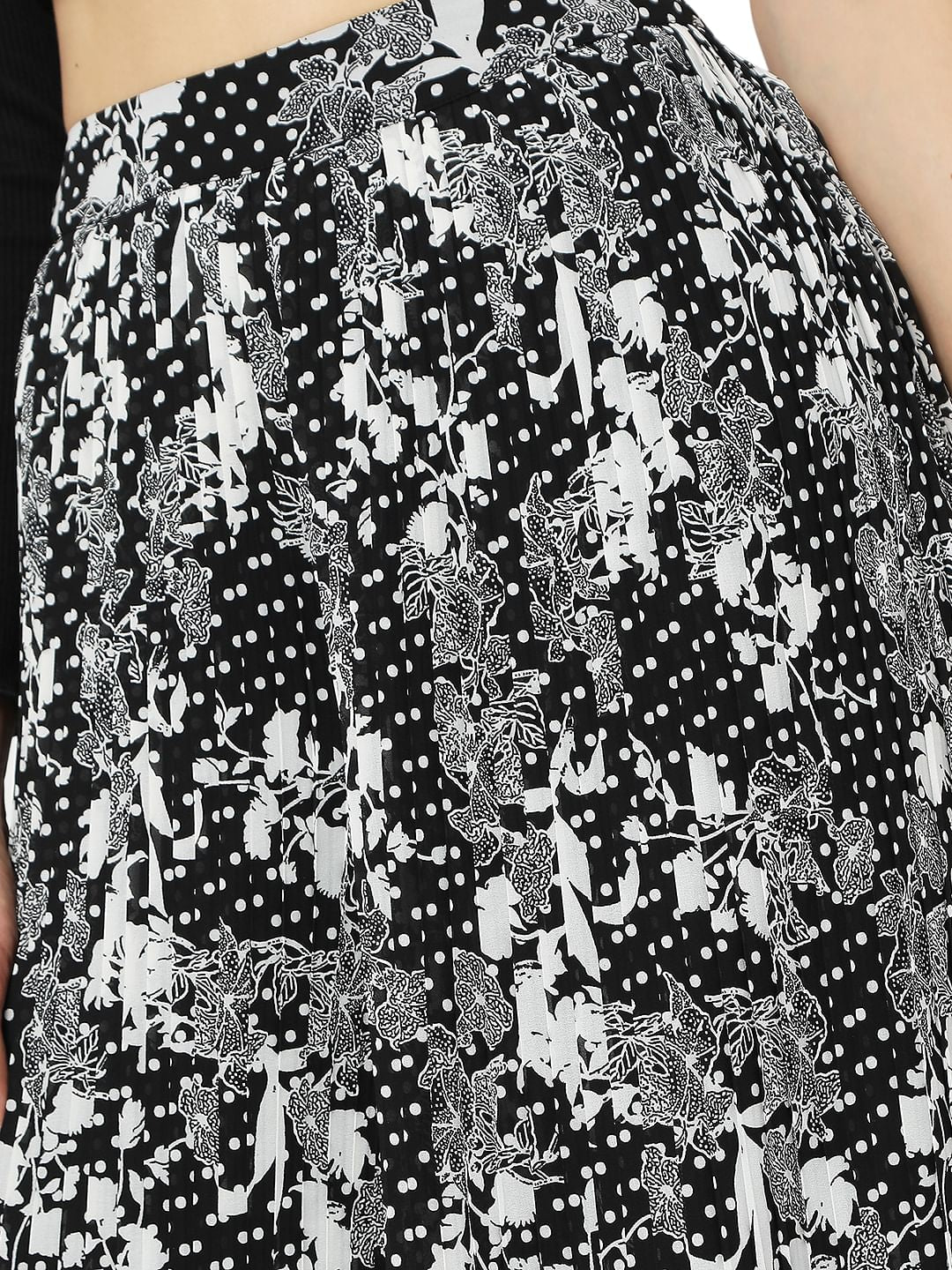 Black High Rise Floral Flared Pants - Image 5