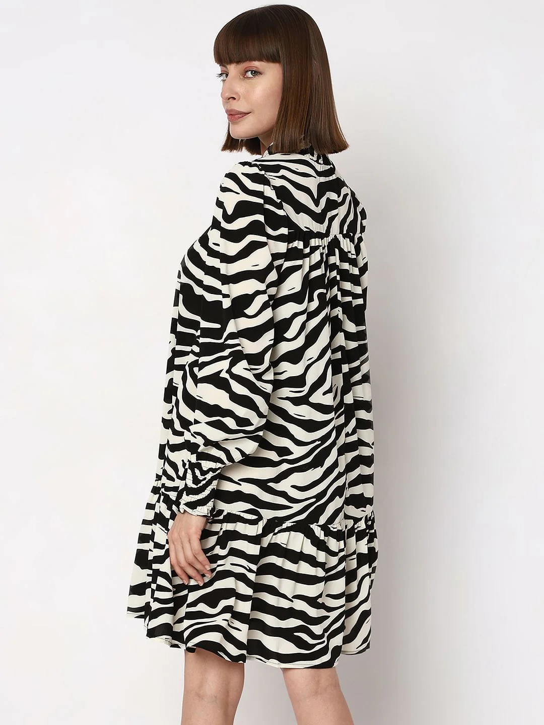 Black & White High Neck Shift Dress - Image 4