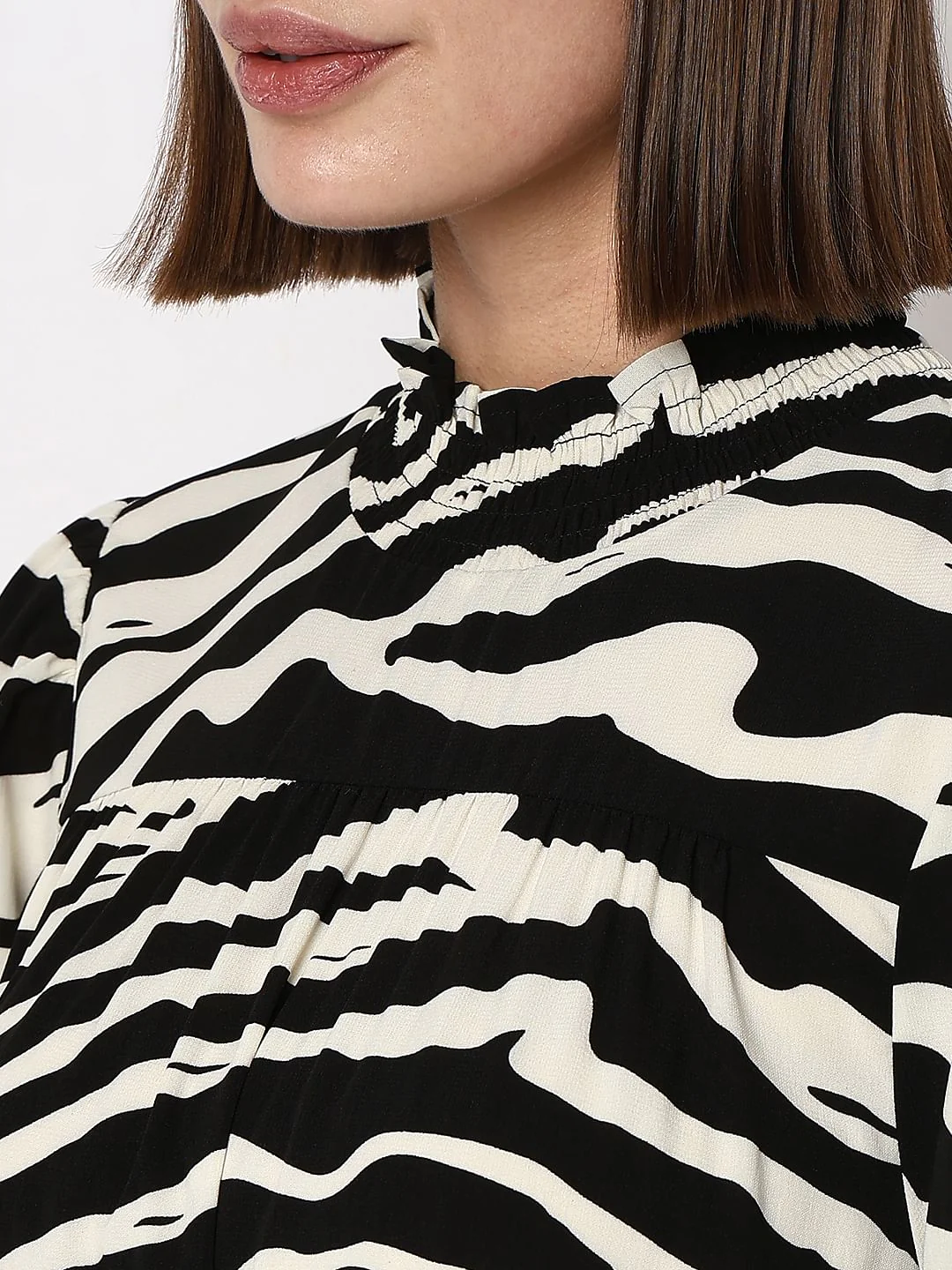 Black & White High Neck Shift Dress - Image 8