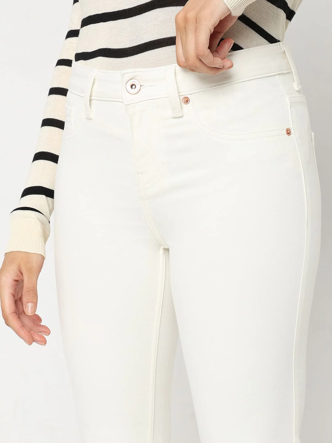 White Mid Rise Wendy Skinny Fit Jeans - Image 6