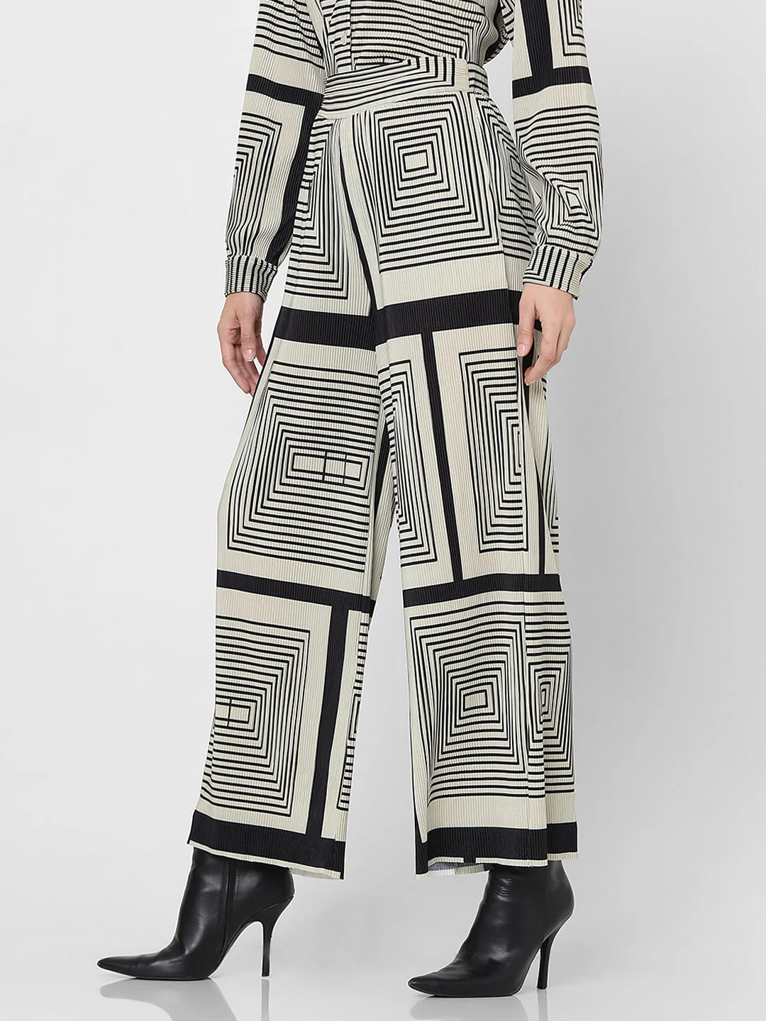 Monochrome High Rise Pleated Printed Pants - Image 3
