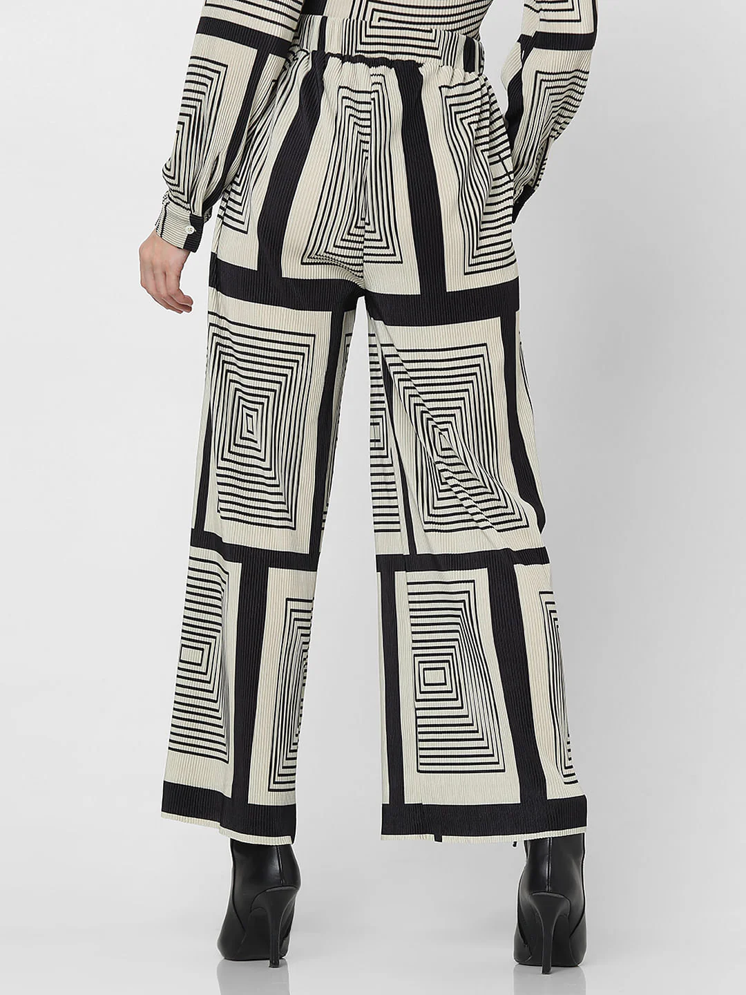 Monochrome High Rise Pleated Printed Pants - Image 4