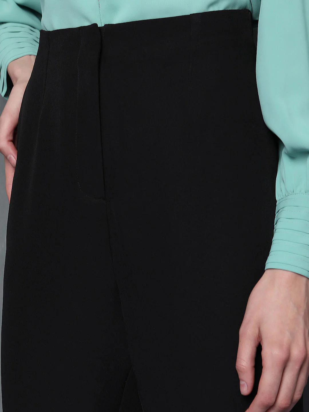Black High Rise Slim Fit Pants - Image 4