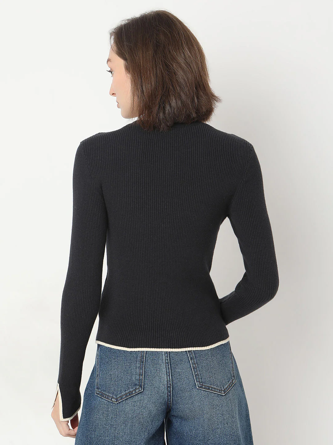 Black O-Neck Buttoned Cardigan - Image 4