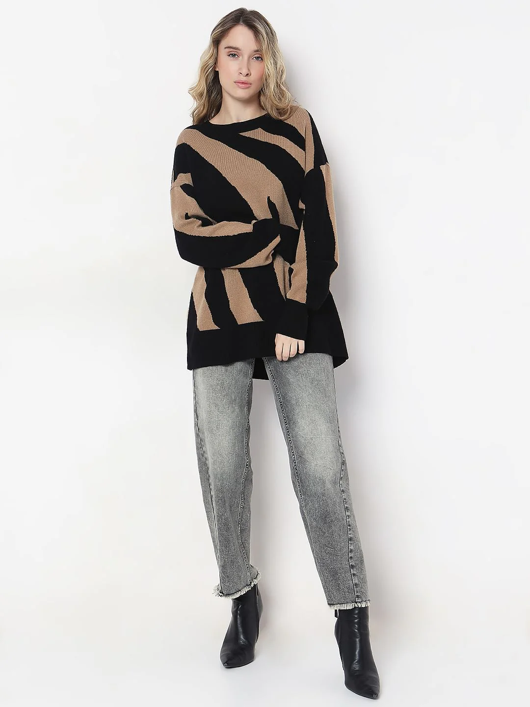 Black Abstract Print Long Pullover - Image 5