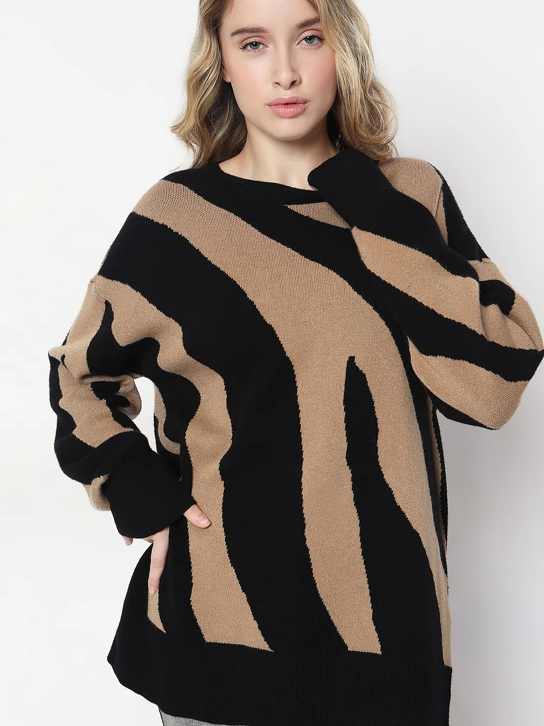 Black Abstract Print Long Pullover - Image 6