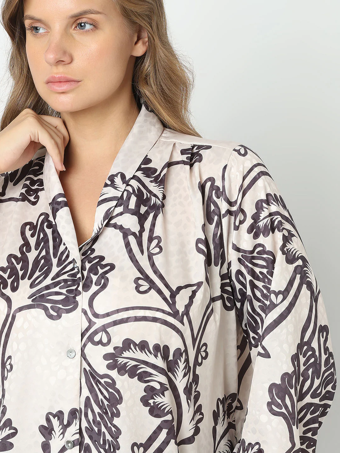 Curve Off-White Printed Satin Top - Image 6