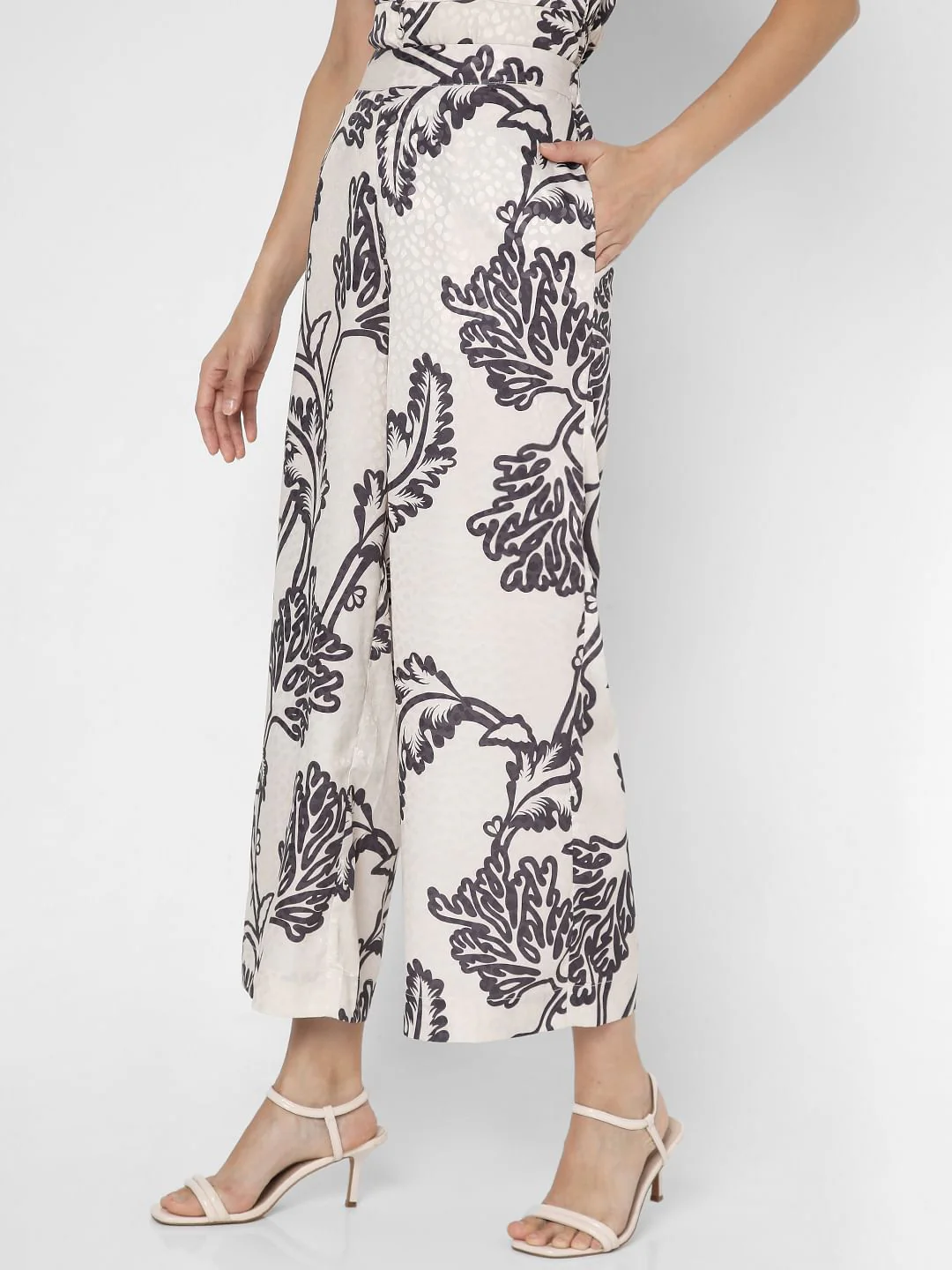 Off-White Mid Rise Printed Co-Ord Set Pants - Image 3