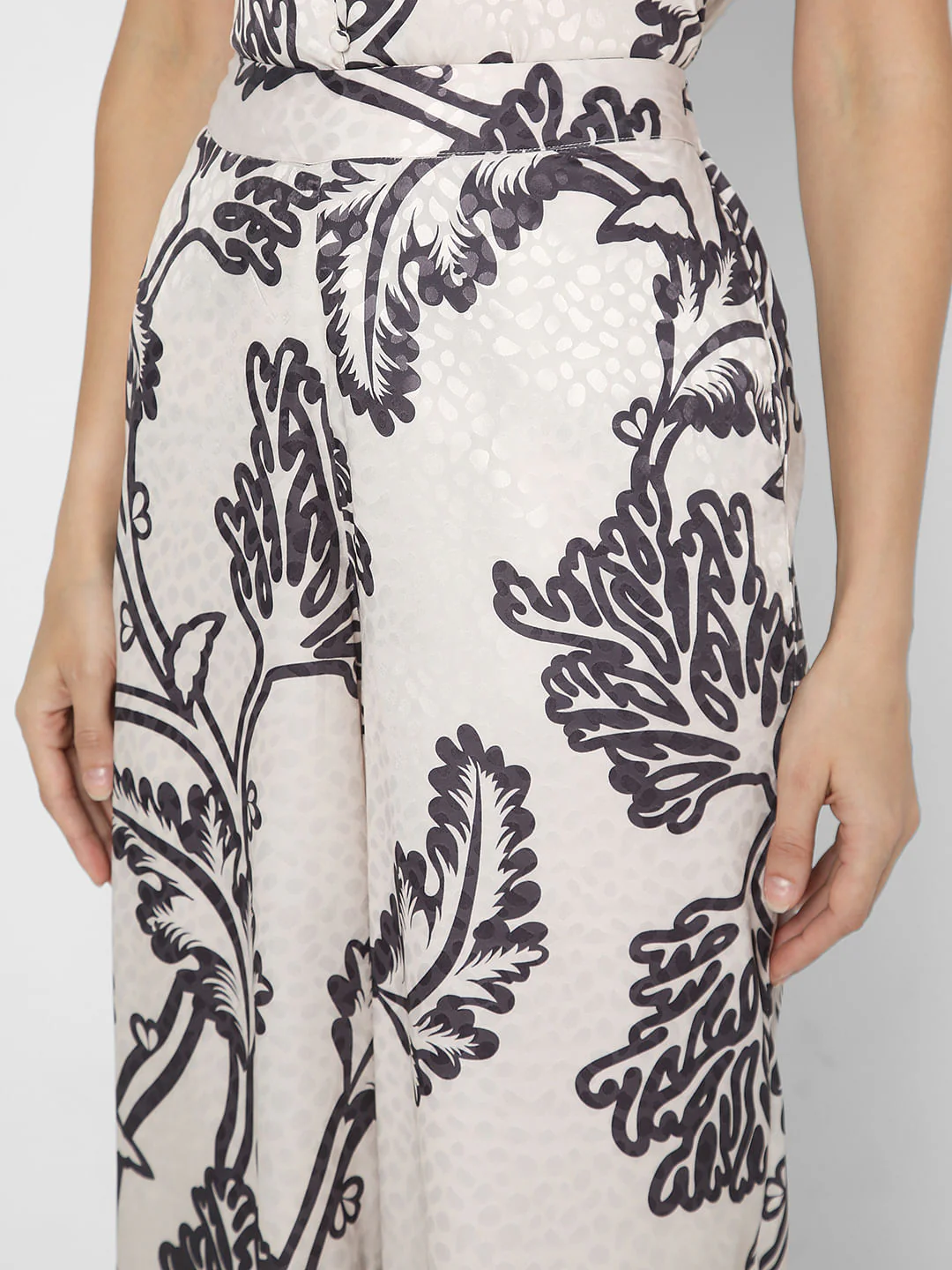 Off-White Mid Rise Printed Co-Ord Set Pants - Image 6