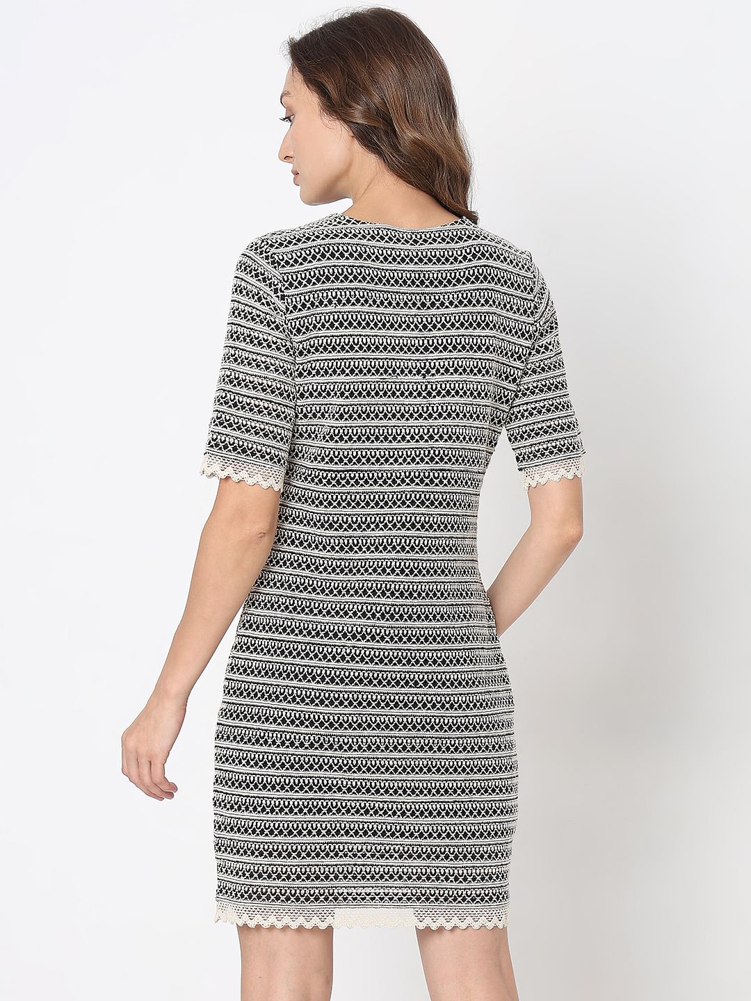 Black & White Textured Bodycon Dress - Image 4