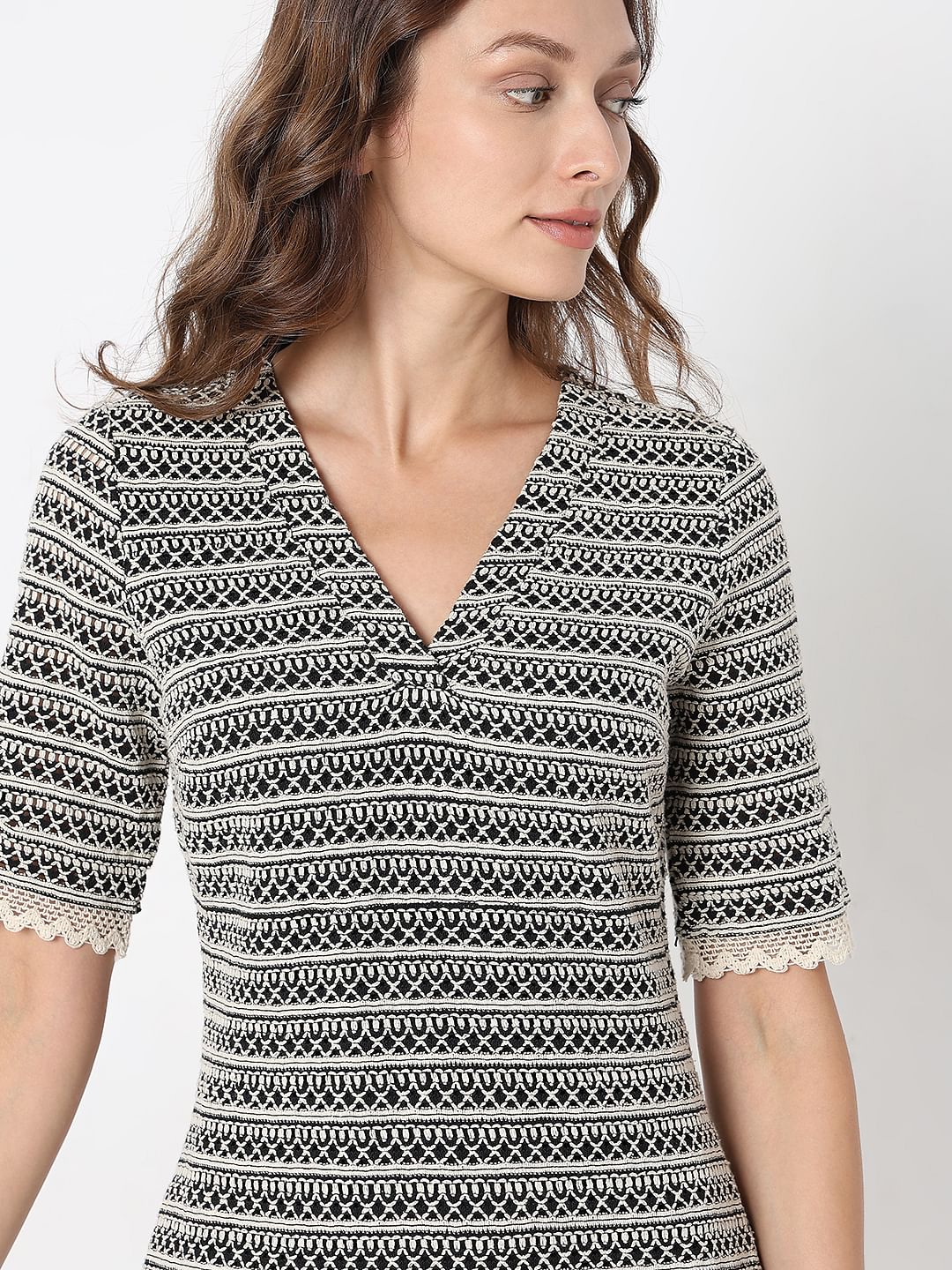 Black & White Textured Bodycon Dress - Image 6