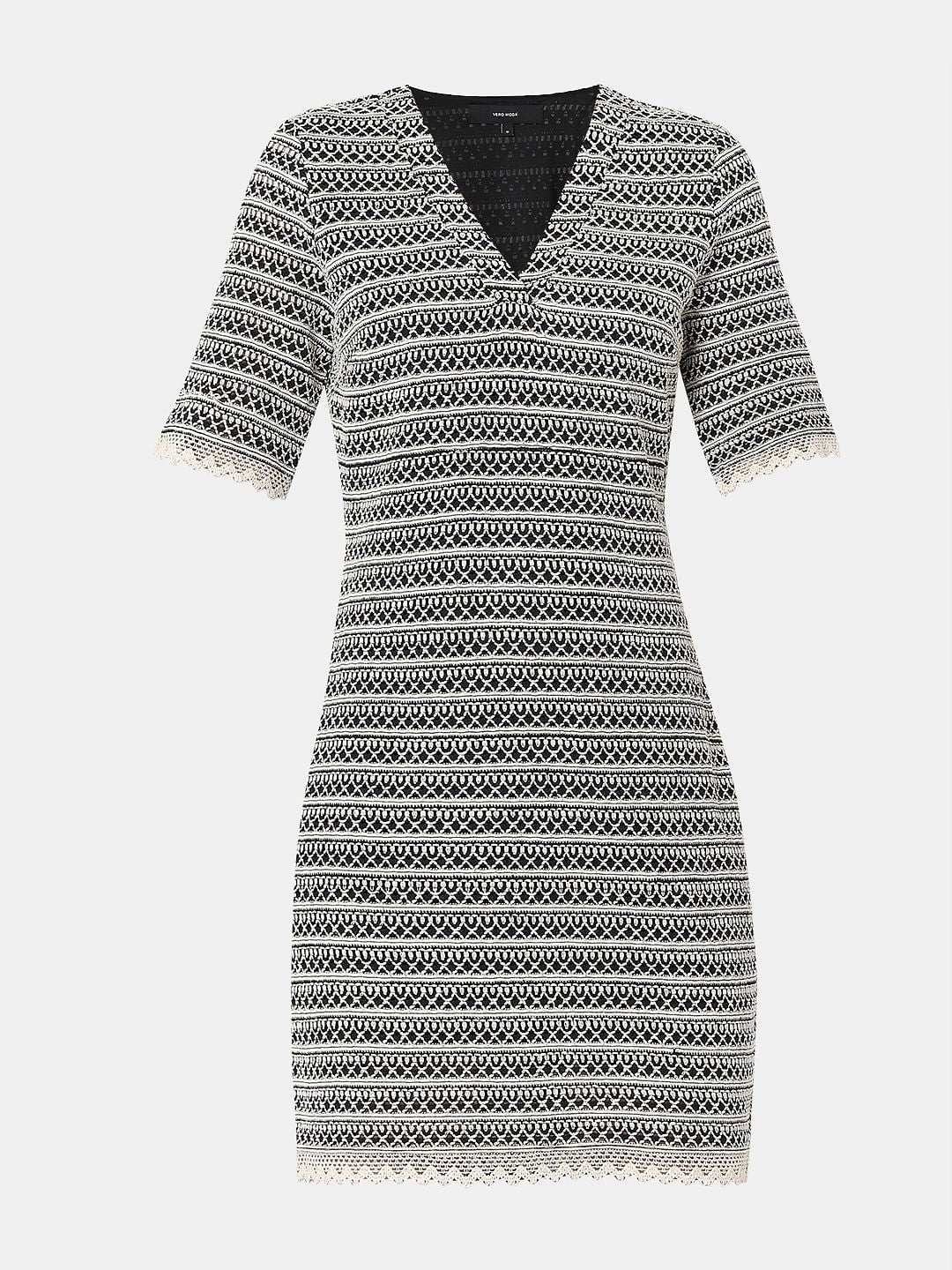Black & White Textured Bodycon Dress - Image 7