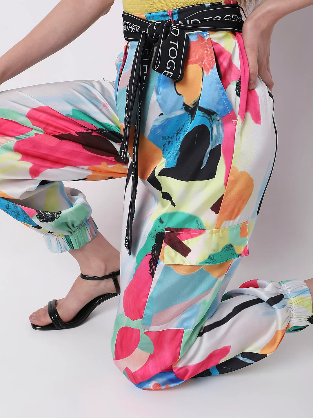 White High Rise Abstract Print Pants - Image 5