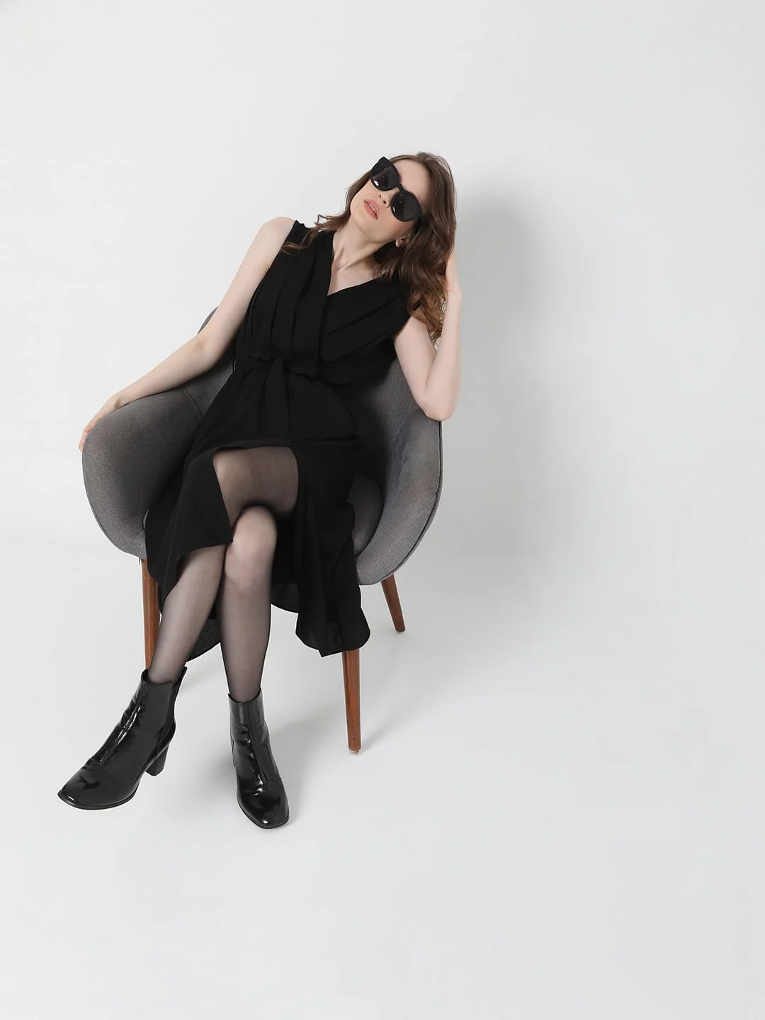 Black Sleeveless Midi Dress