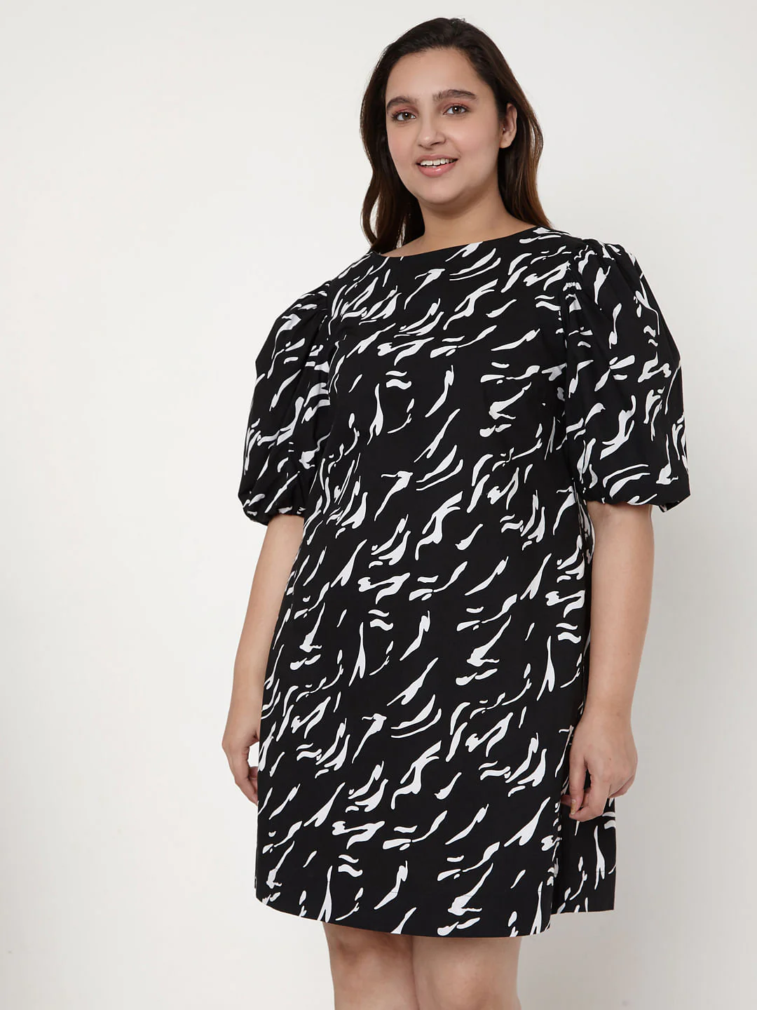 Curve Black Abstract Print Puff Sleeves Shift Dress - Image 2