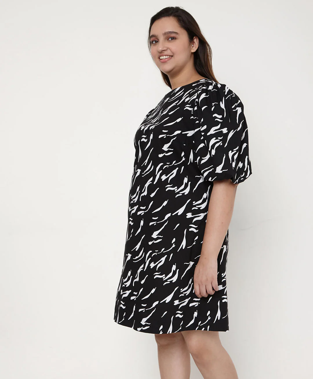 Curve Black Abstract Print Puff Sleeves Shift Dress - Image 3