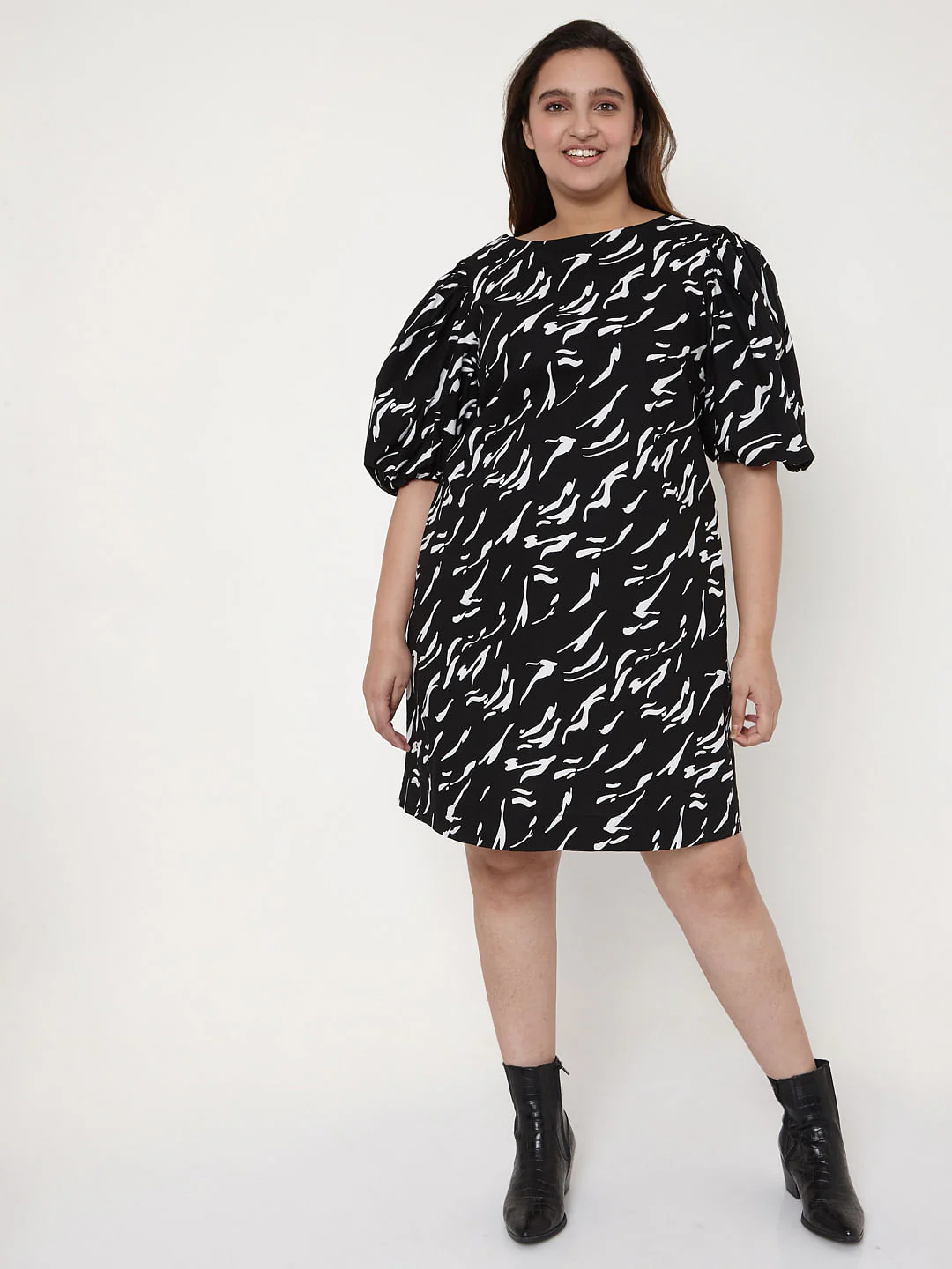 Curve Black Abstract Print Puff Sleeves Shift Dress - Image 5