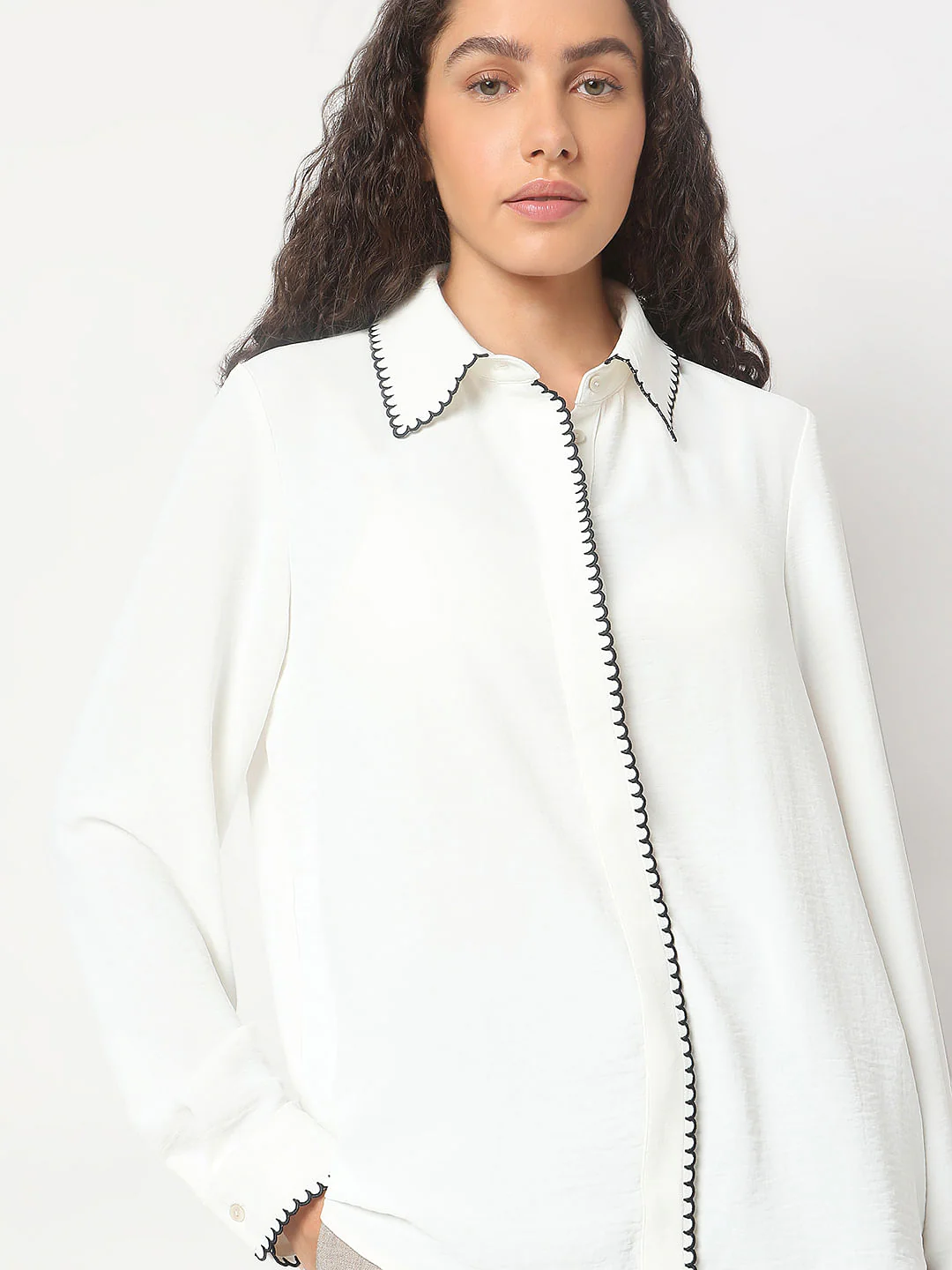 White Scallop Detail Shirt - Image 6