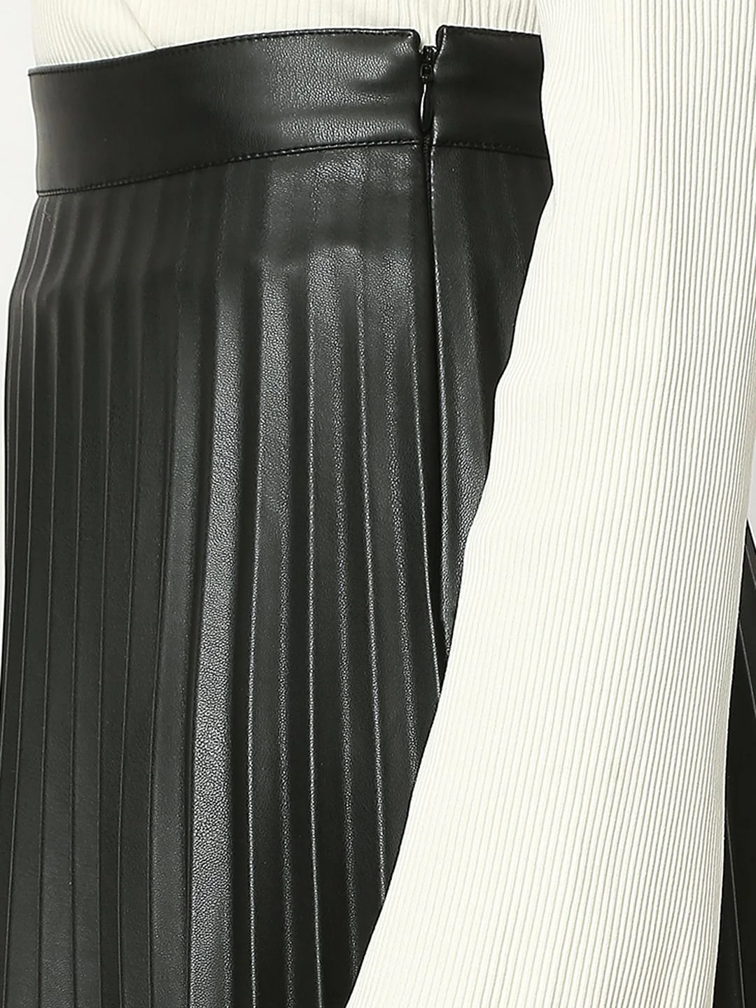 Black Pleated Midi Skirt - Image 8