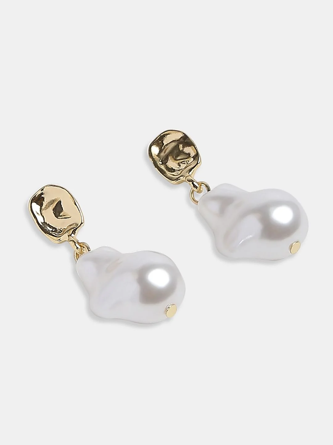 White Pearl Earrings - Image 3