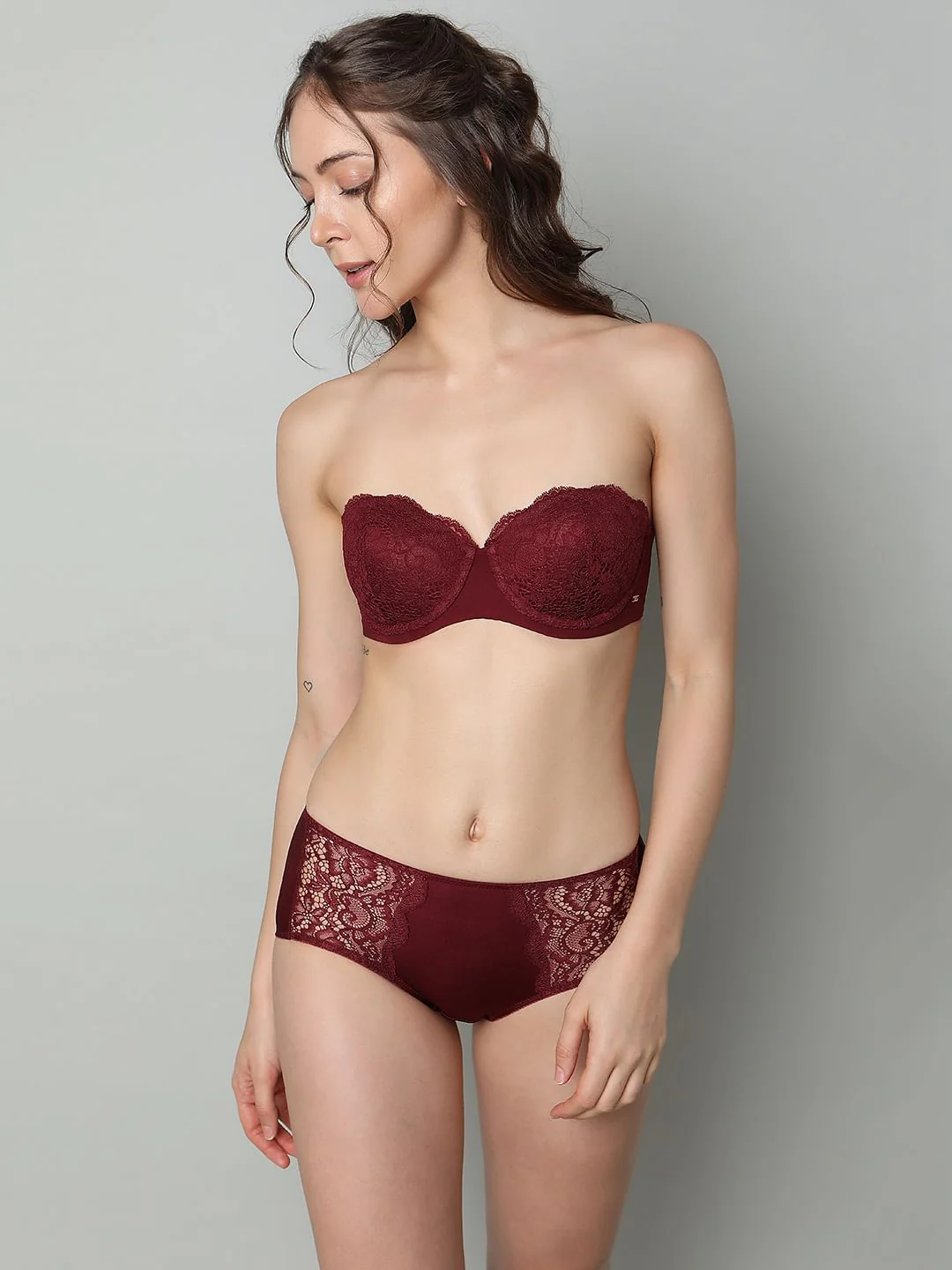 Red Lace Lightly Lined Strapless Bra - Image 2