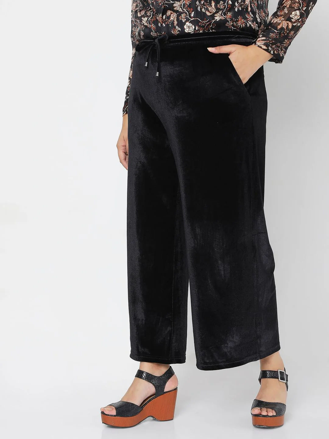 Curve Black Velvet Wide Leg Pants - Image 3