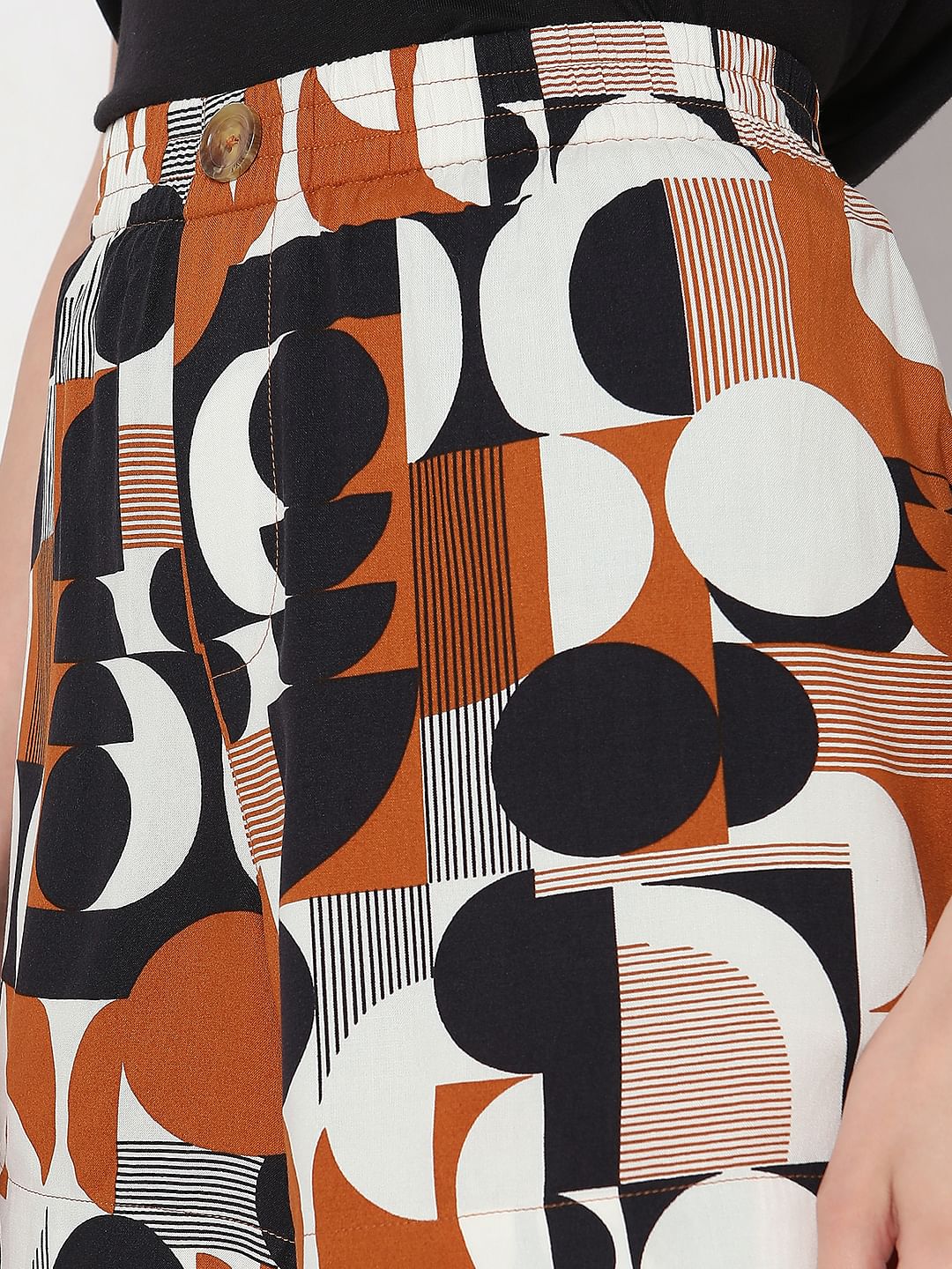 Brown Mid Rise Printed Shorts - Image 8