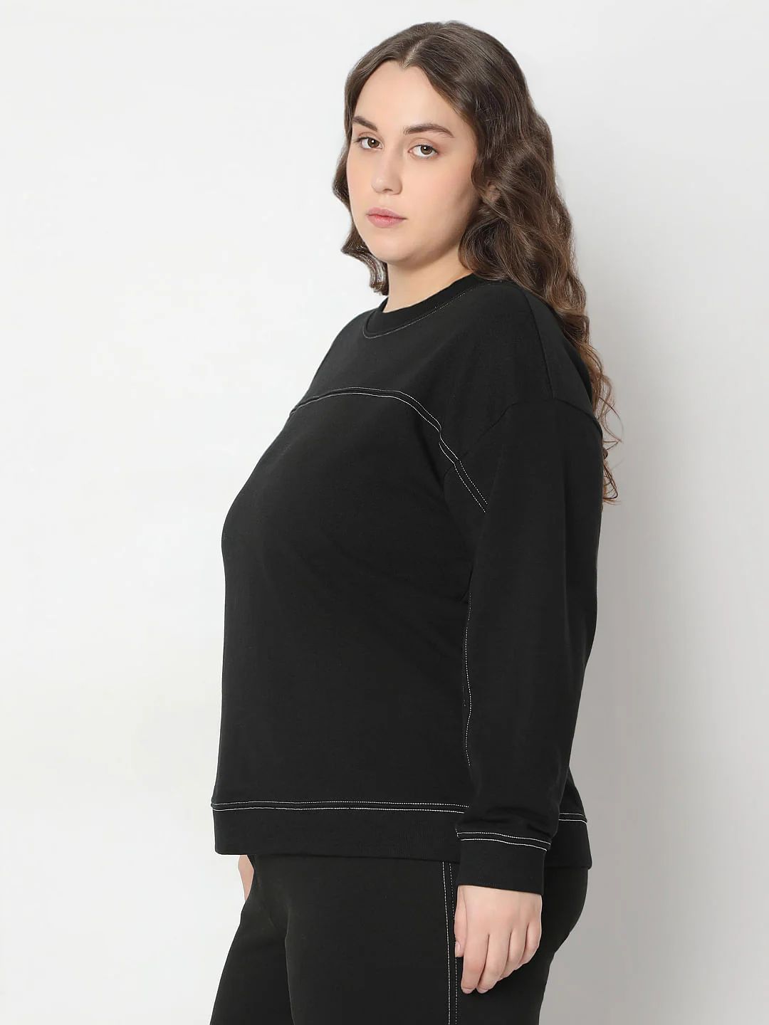 Curve Black Stitch Line Detailed Sweatshirt - Image 3