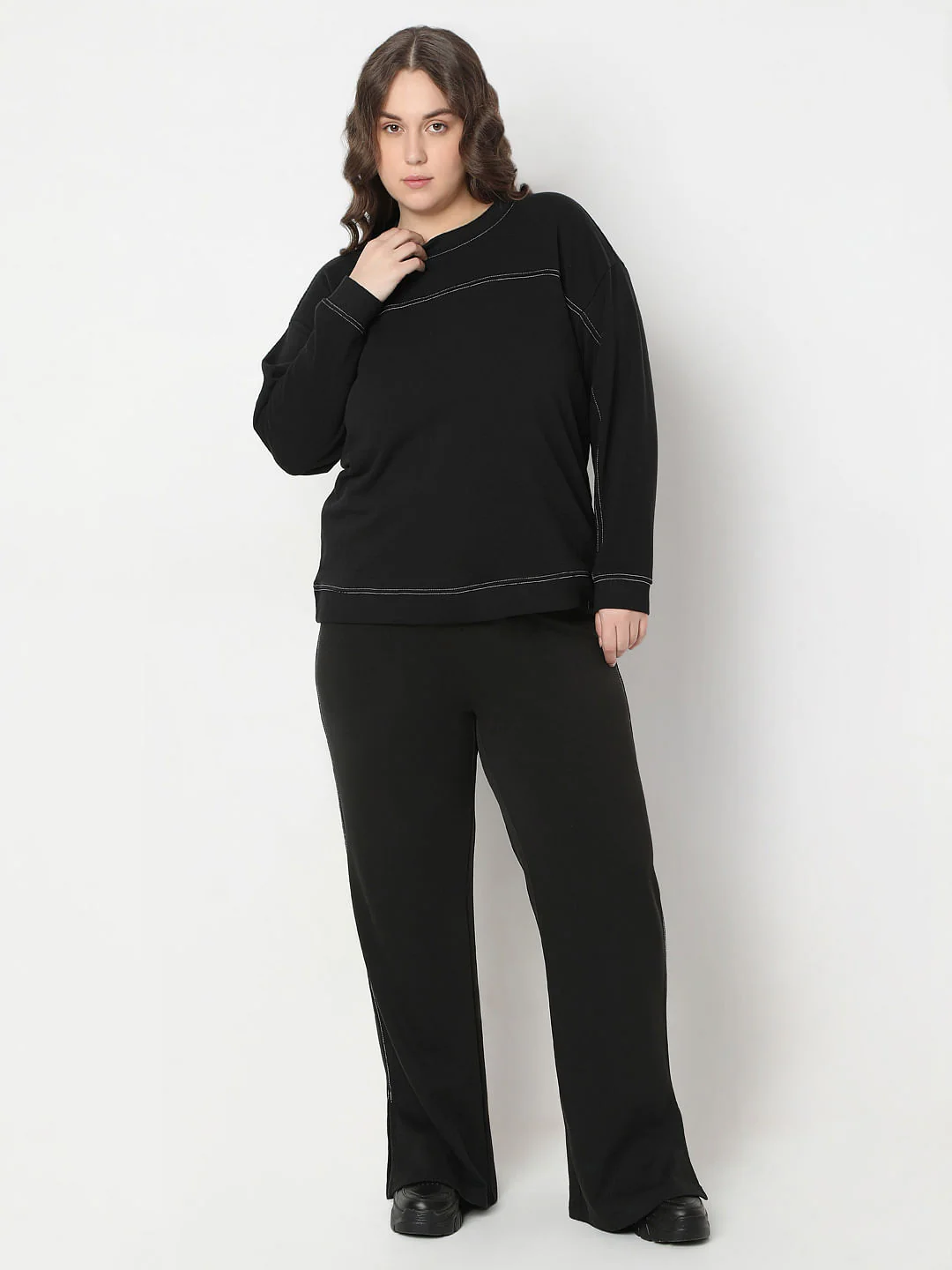 Curve Black Stitch Line Detailed Sweatshirt - Image 5