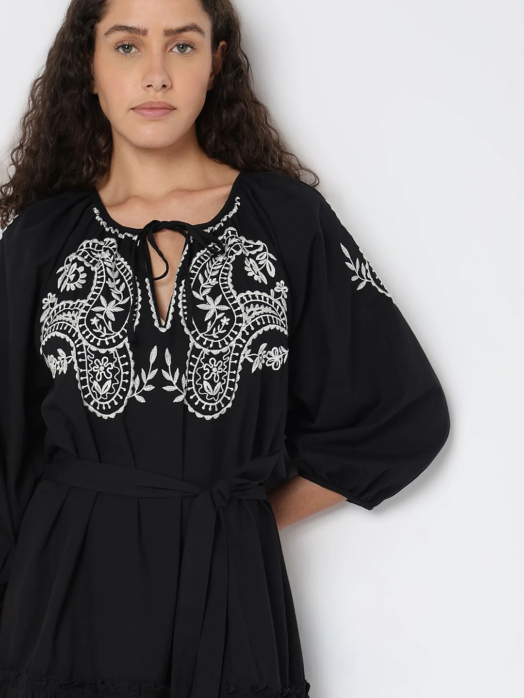 Black Contrast Embroidery Dress - Image 6