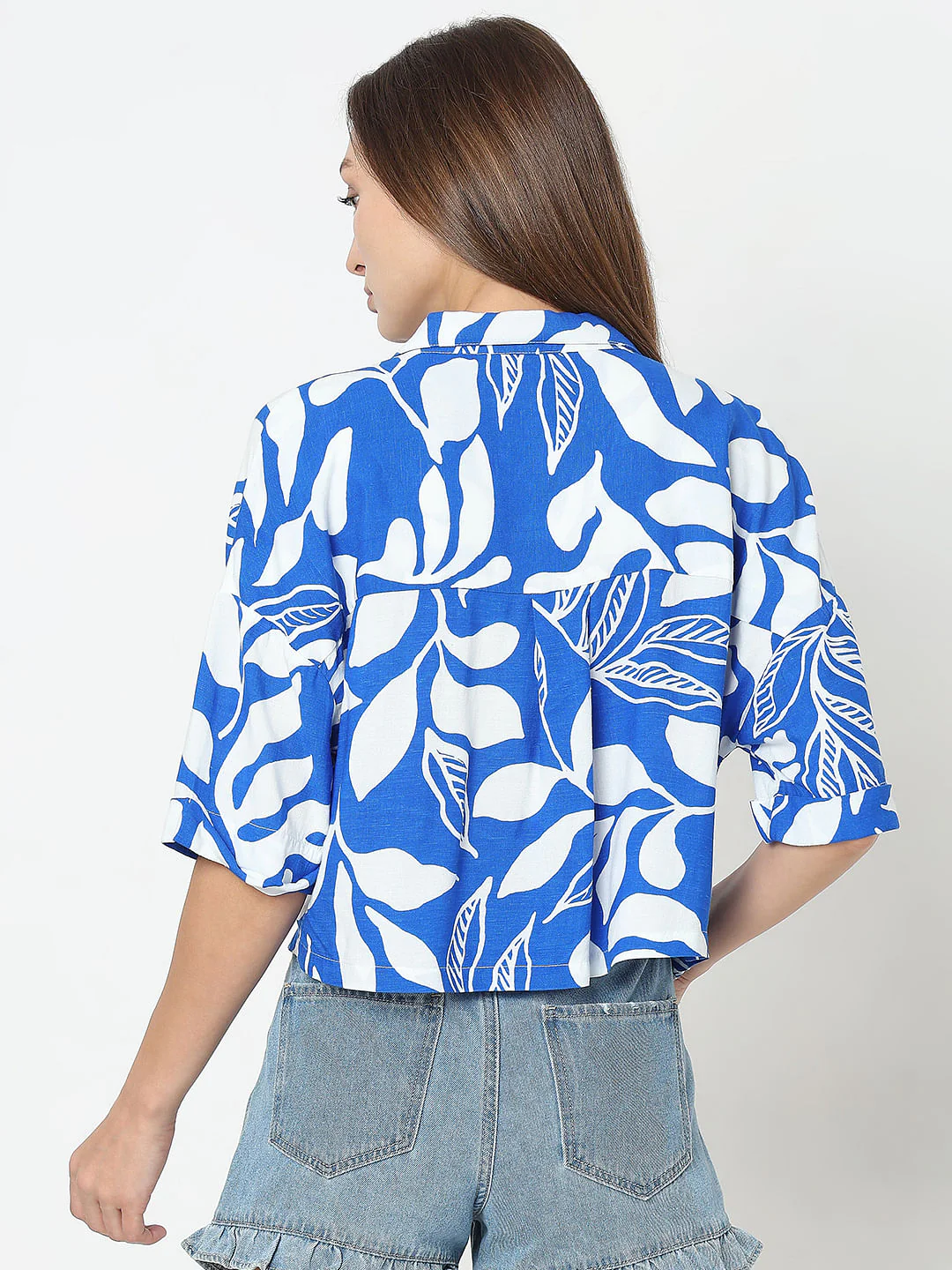 Blue & White Printed Cropped Shirt - Image 4