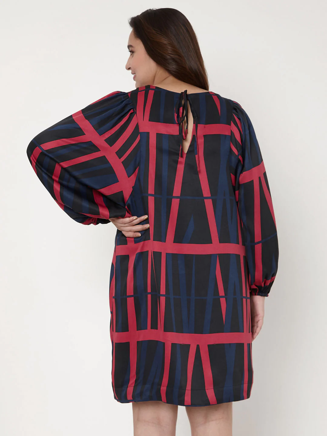 Curve Black Geometric Print Shift Dress - Image 4