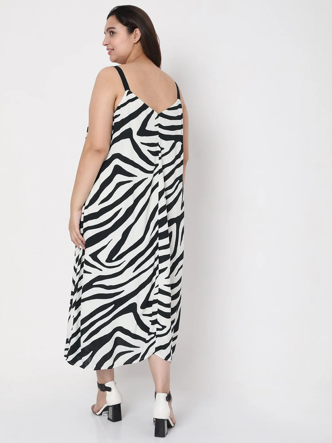 Curve Black & White Printed Midi Dress - Image 4