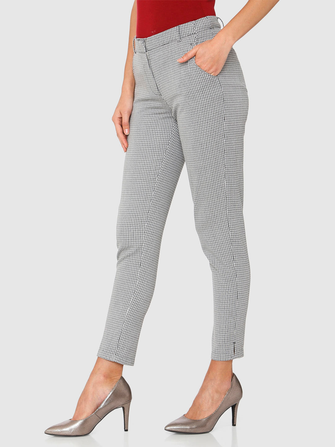 Grey Mid Rise Checks Ankle Length Slim Fit Pants - Image 5