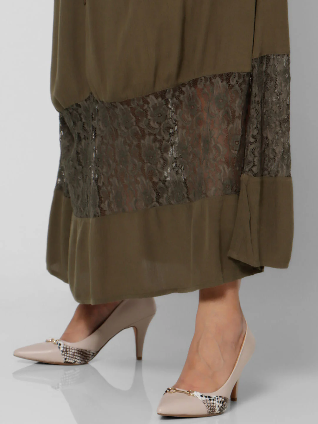 Curve Green Lace Maxi Dress - Image 5