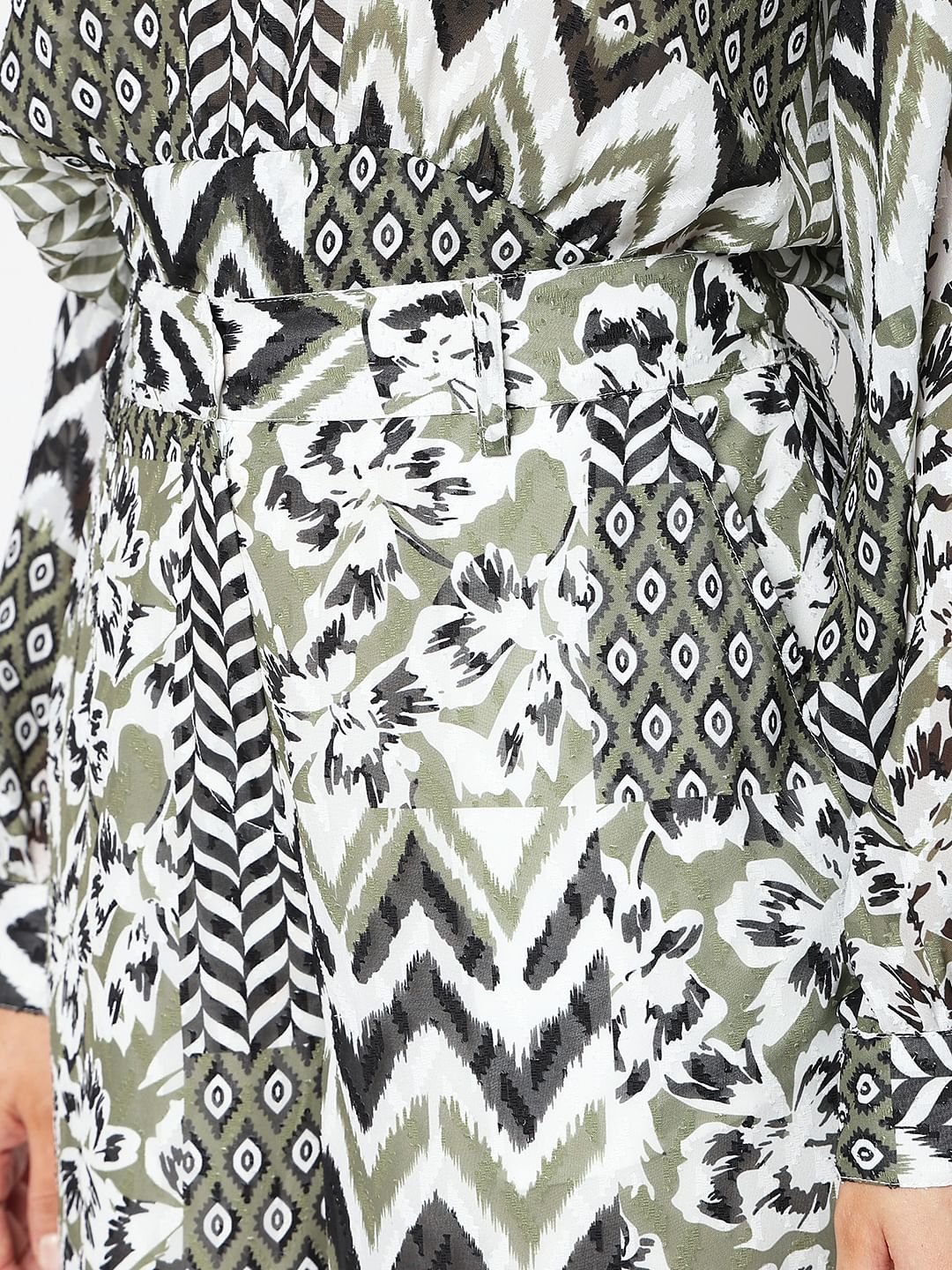 Green High Rise Printed Pants - Image 6