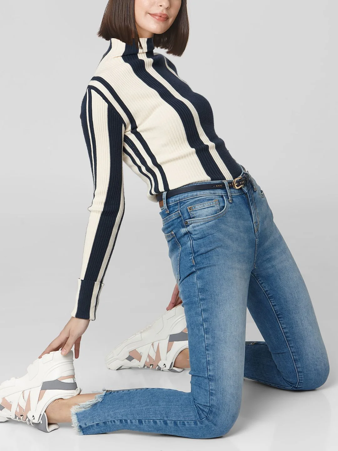 Blue Mid Rise Frayed Hem Skinny Fit Jeans - Image 2