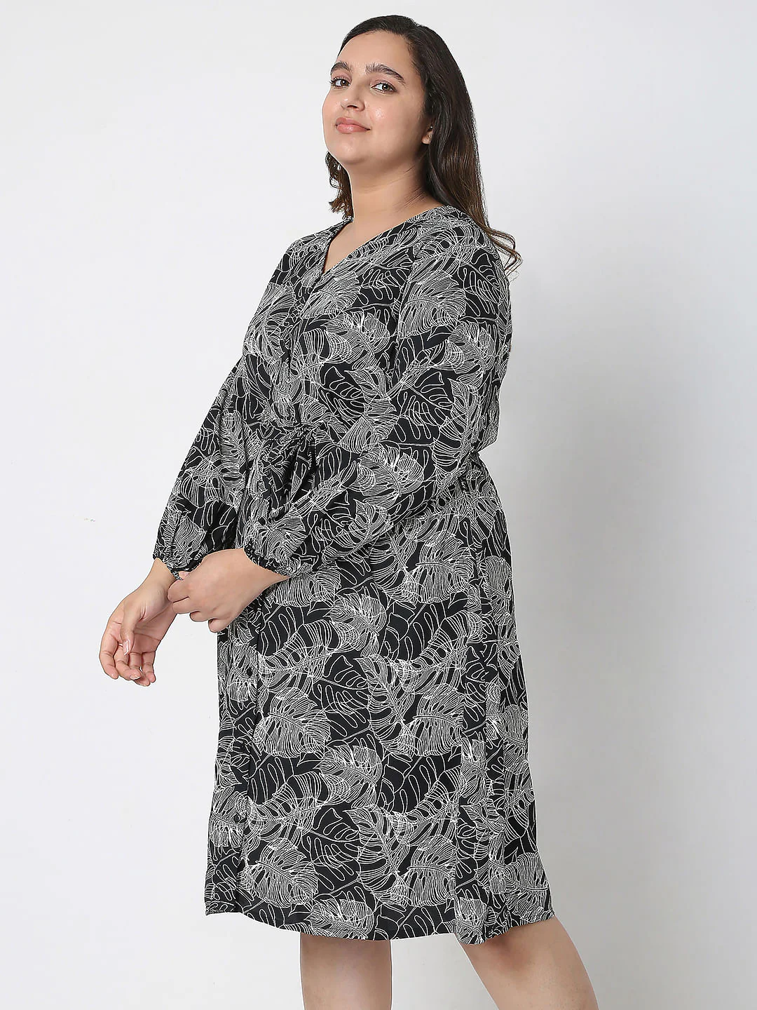 Curve Black Printed Shift Dress - Image 3