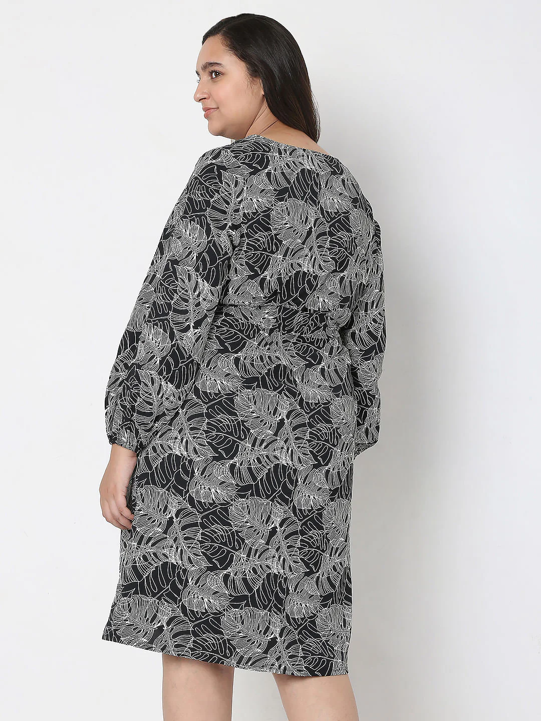 Curve Black Printed Shift Dress - Image 4