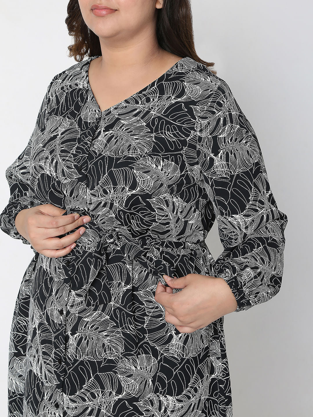 Curve Black Printed Shift Dress - Image 6