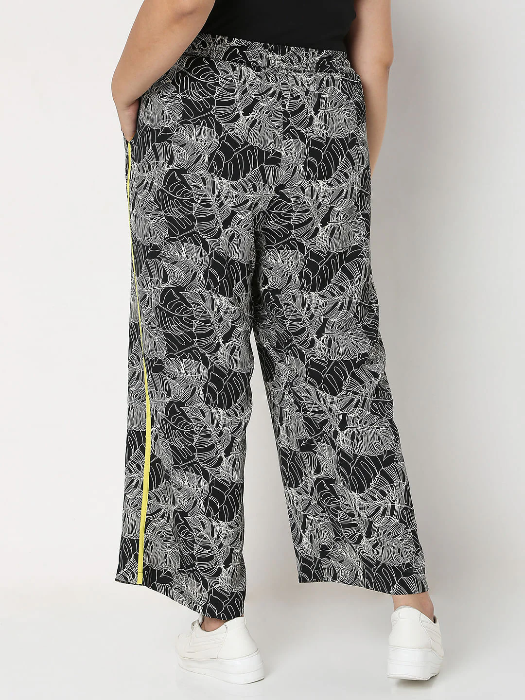 Curve Black Printed Co-Ord Set Pants - Image 4