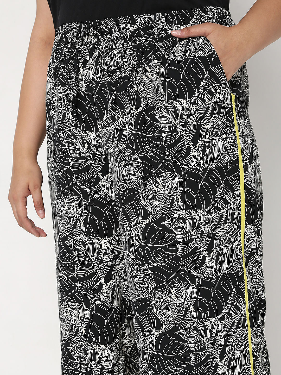 Curve Black Printed Co-Ord Set Pants - Image 5