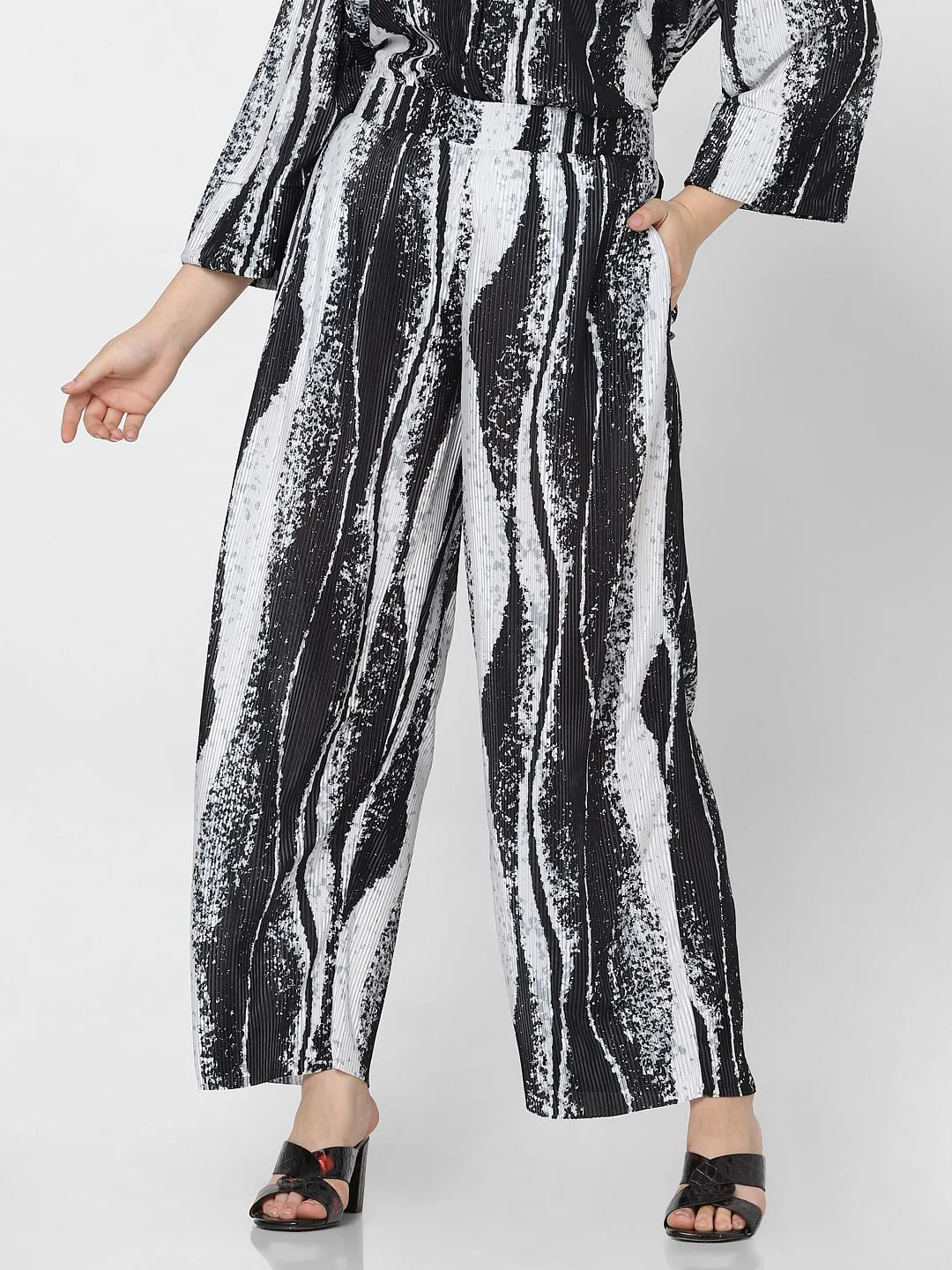 Curve Black Printed Pleated Co-Ord Set Pants - Image 2